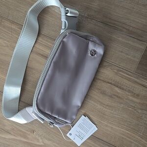 Lululemon Everywhere Belt Waist Crossbody Gray Bag Pouch Nylon NWT